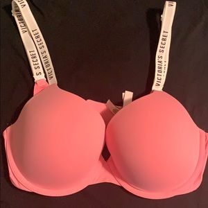 Victoria’s Secret light pink bra